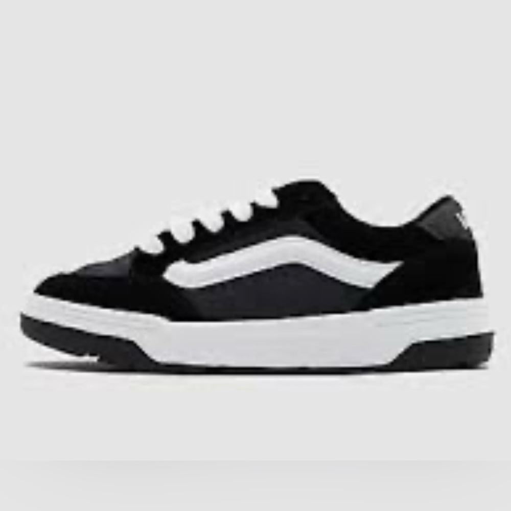 Brand new Vans Classic Black and White Sneakers Hylane kids 4.5 or women’s size